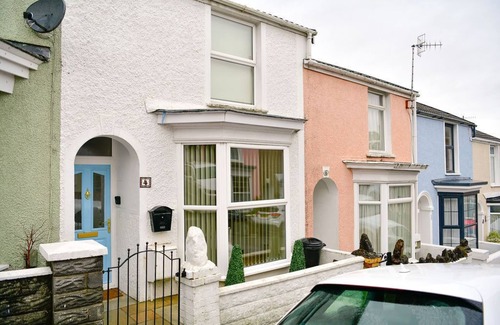 Mumbles Cottage | Just Stay Wales - Castle Square Cottage