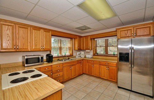 Crane Hill Apartment | "JUST STEPS TO THE WATER" PRIVATE 2 BR 2 BATH APARTMENT ON 5 POINTS COVE