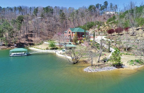 Crane Hill Apartment | "JUST STEPS TO THE WATER" PRIVATE 2 BR 2 BATH APARTMENT ON 5 POINTS COVE