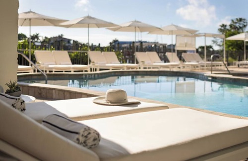 St. Pete Beach Hotel | Just What You Were Looking For! Balcony, Pool, Pets Allowed, Near St. Pete Beach