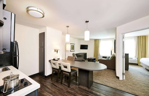 Southfield House | Just What You Were Looking For! 3 Relaxing Units w/ Parking, Perfect for family!