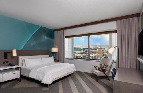 Downtown Houston Hotel | Just What You Were Looking For! 4 Spacious Units Near Discovery Green Park!