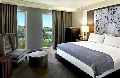 West Plaza Hotel | Just What You Were Looking For! Pool, Pets Allowed, Near Country Club Plaza!