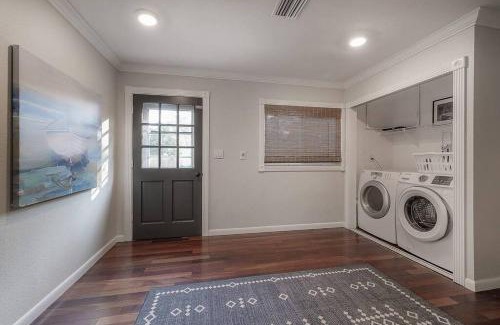 Clearwater House | Just Wow! Luxury & Huge Heated Pool & Spa Home!