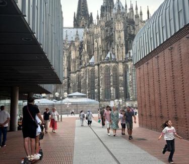 Nippes Apartment | Köln Wohnung 4 min nähe von Hbf und Dom mit Garten ,Balkon & office