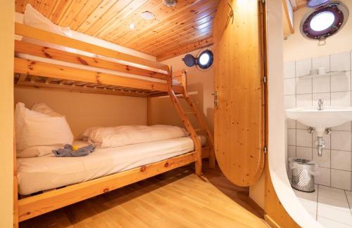 Altstadt Boat Rental | Küstenmotorschiff Aventura