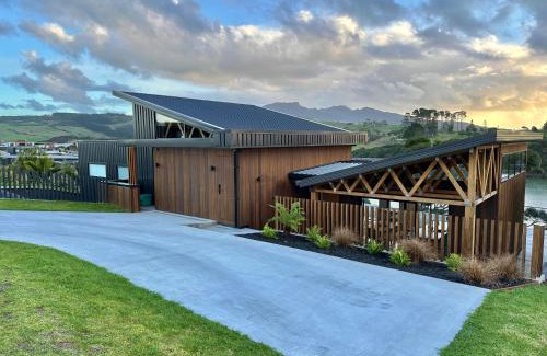 Raglan House | Kōtare Grove