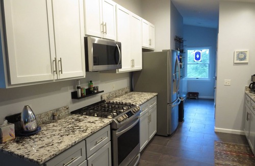 Burnsville House | K & J Cottage Relax and Recharge on your vacation! Sleeps 8