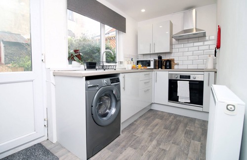 Mountain Ash House | K Suites - Beautiful 2 bed House w/free parking