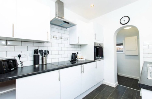 Long Eaton House | K Suites - Cozy 2 bed House w/free parking