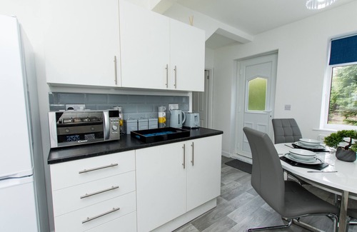 Doncaster House | K Suites - Lovely 3-bedroom w/Garden