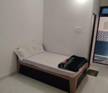 Sarnath Hotel | K V INNs