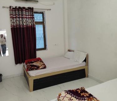 Sarnath Hotel | K V INNs