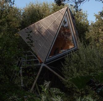 Tintagel House | K3 Kudhva Treehouse Cabin in Tintagel