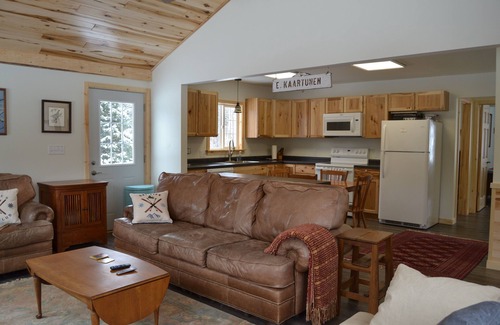 Ironwood Cottage | Kaartunen Kottage ABR XC Ski/Snowshoe In/Out directly from your porch!