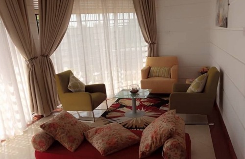 Kampala House | Kaazi LakeFront Villas