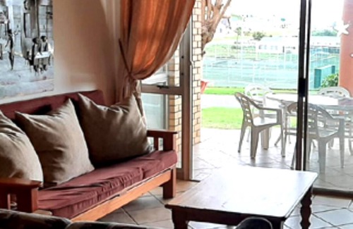 Kleinmond Apartment | KABELJOU 1 : 2 bedr/2 bathr, BBQ. Panoramic view. Near beach + shopping center.