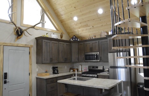 Ashton House | Kabino: River Run Cabin on Henry's Fork, Fire Pit, perfect fishing trip!