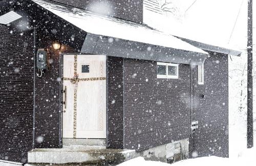 Yuzawa House | Kagura mountain villa HANARE