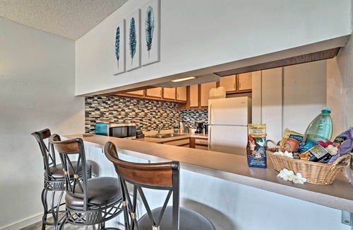 Historic Kailua Village Apartment | Kailua-kona Condo w/Lanai, Walk to Beach + Pier!