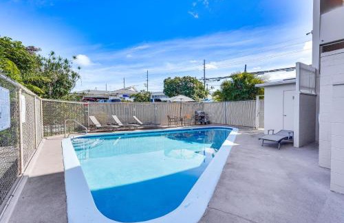Historic Kailua Village Apartment | Kailua-Kona Condo with Balcony Walk to the Beach!