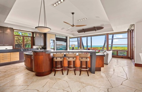 Kalama Tract House | Kailua Sands | Oceanfront Pool Retreat with Gym | Sleeps 7