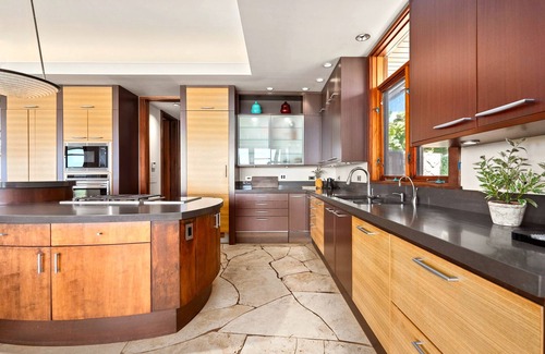 Kalama Tract House | Kailua Sands | Oceanfront Pool Retreat with Gym | Sleeps 7