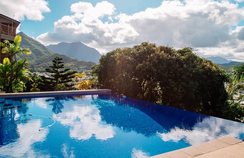 Keolu Hills House | Kailua view house with infinity pool 9500/month