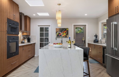 Kailua House | Kailuana Beachfront Estate - 5 bedroom Beachfront center of Kailua Bay