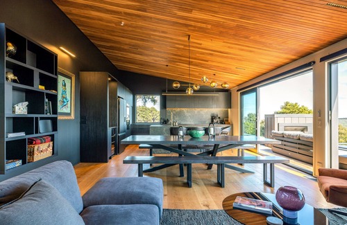 Waiheke Island House | Kaitiaki Lodge - Pool & hot tub