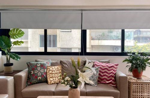 Bandra West Apartment | Kakad Classic 360, 16th Rd, Pali Village, Khar West by Connekt Homes