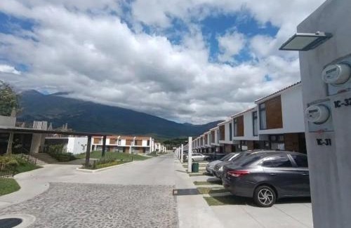 Ciudad Vieja House | Kakaw's house, pool with a view of the 3 volcanoes