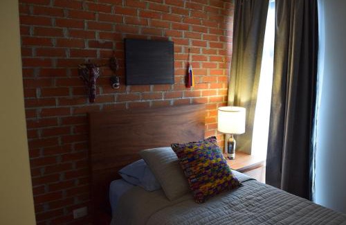 Ciudad Vieja House | Kakaw's house, pool with a view of the 3 volcanoes