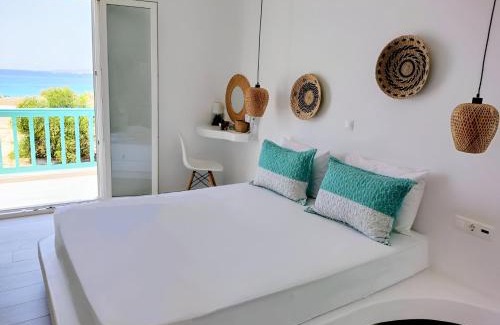 Plaka Apartment | Kalais Beachfront Suites with Sea & Sunset Views, Bus stop Outside, 12min Drive from Town, Free Beach Chairs