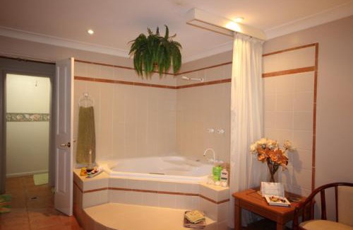 Blackheath House | Kalimna Spa Room