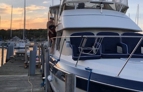 Douglas Boat Rental | Kalisha Yacht Carver 35