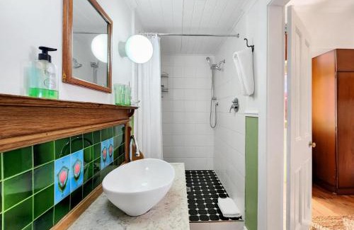 Kalk Bay Apartment | Kalk Bay Cottage with Patio Harbour View