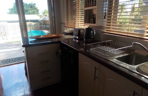 Kallaroo Cottage | "Kallaroo Garden Cottage" - Close to magnificent beaches!