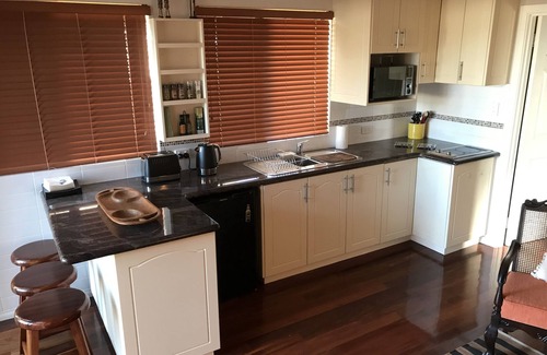 Kallaroo Cottage | "Kallaroo Garden Cottage" - Close to magnificent beaches!