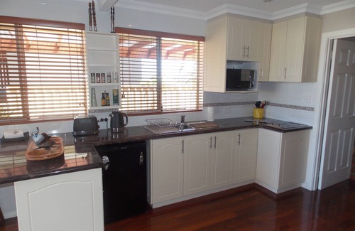 Kallaroo Cottage | "Kallaroo Garden Cottage" - Close to magnificent beaches!