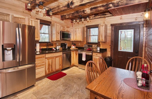 Logan Cabin | Kalli's Luxury Retreat- Unique Couple's Cabin