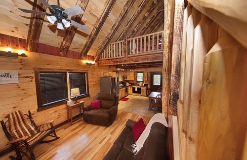 Logan Cabin | Kalli's Luxury Retreat- Unique Couple's Cabin