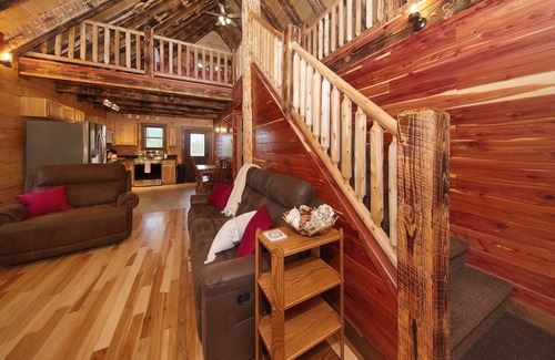 Logan Cabin | Kalli's Luxury Retreat- Unique Couple's Cabin