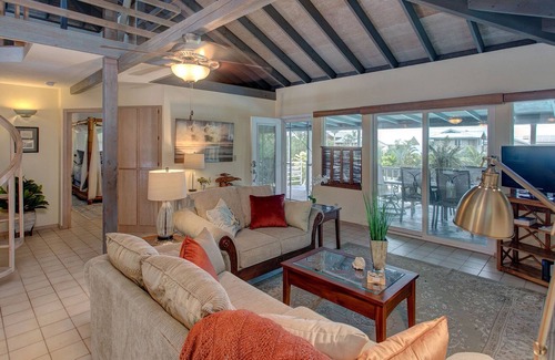 Keaau House | Kaloli Sunrise by the Sea- Sleeps 5 with a Pool