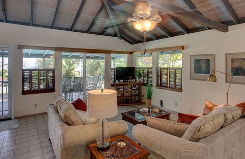 Keaau House | Kaloli Sunrise by the Sea- Sleeps 5 with a Pool