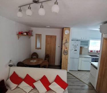 Balatonszemes Apartment | Kaméleon Apartmanház EV töltéssel