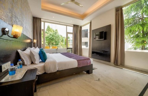 Naddi Hotel | Kamal Residency By Dhiraya Hotels