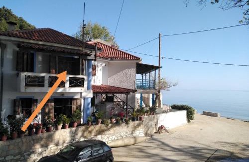 Keramidi House | Kamari Beach guest house