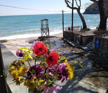 Keramidi House | Kamari Beach guest house