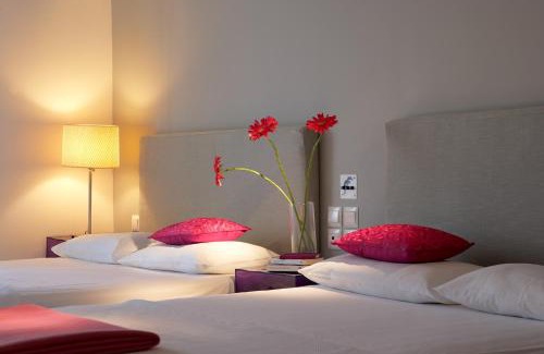 Potos Hotel | Kamari Beach Hotel